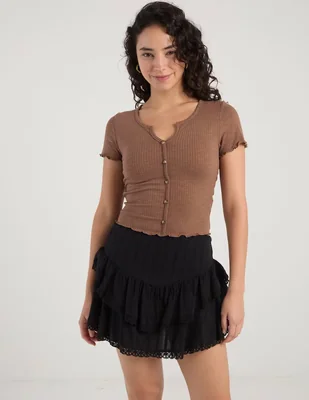 Playera manga corta Coffee Bean cuello con botón para mujer