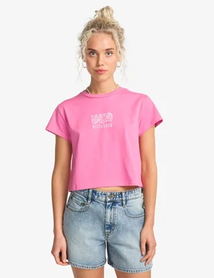 Playera manga corta billabong holiday soon cuello redondo para mujer
