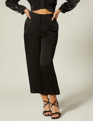 Pantalón capri Studio F amplio para mujer