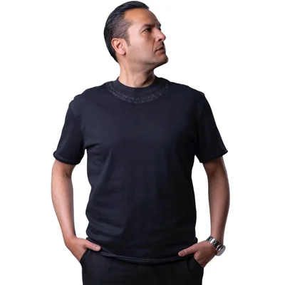 Playera Overside de manga corta color negro, confeccionada en algodón de alta calidad Republic