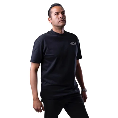 Playera Overside de manga corta color negro, confeccionada en algodón de alta calidad Republic