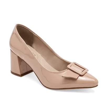 Zapatilla de tacón medio con hebilla decorativa
