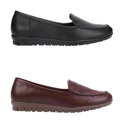 Kit de 2 pares de mocasines perforados de piso para mujer, marca Shosh, negro y vino, mod. 998296
