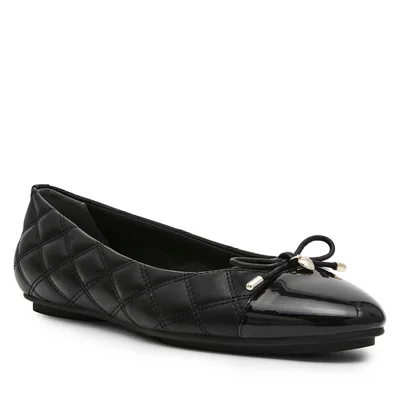 Balerina Luci Anne Klein Negro Punta de Charol y Aplicación Moño para Mujer