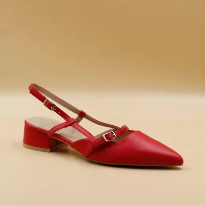 Flat destalonado rojo con hebillas