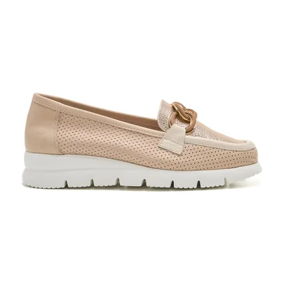 Mocasín Cuña Baja 24 Hrs Beige con Herraje para Mujer