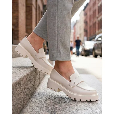 Zapato Mujer Mocasin Casual Tacon Crema Varena 23204305