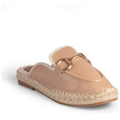 Mocasín Destalonado Jeanious Beige con Aplicación Herraje para Mujer