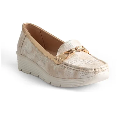 Mocasín Cuña Animal Print Víbora Emporium Beige con Aplicación Herraje para Mujer