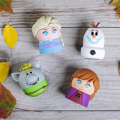 Paquete Bitty Boomers Bocinas Bluetooth Mini Disney Frozen Anna Elsa y Olaf Coleccionables