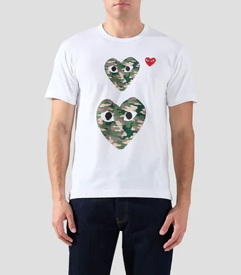 Playera cuello redondo manga corta con corazones Hombre