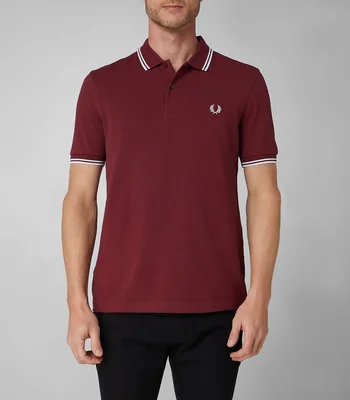 Playera tipo Polo vino con manga corta Hombre