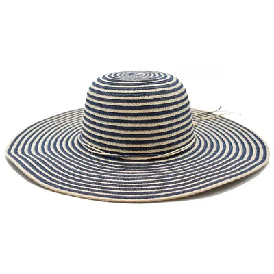 Sombrero Pamela azul con líneas beige y cinta decorativa