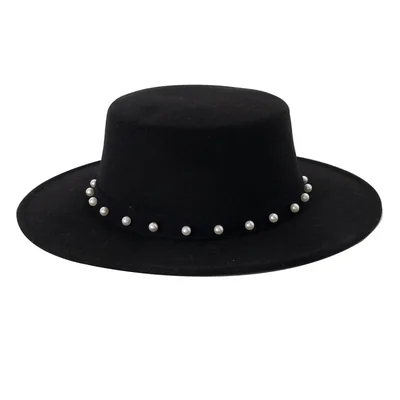 Sombrero de fieltro con perlas