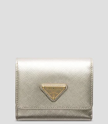 Cartera en piel con detalle texturizado Mujer