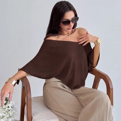 Top tejido Xally 26126 corte oversize con caída amplia ideal para look casual chic y combinar con pantalón o falda