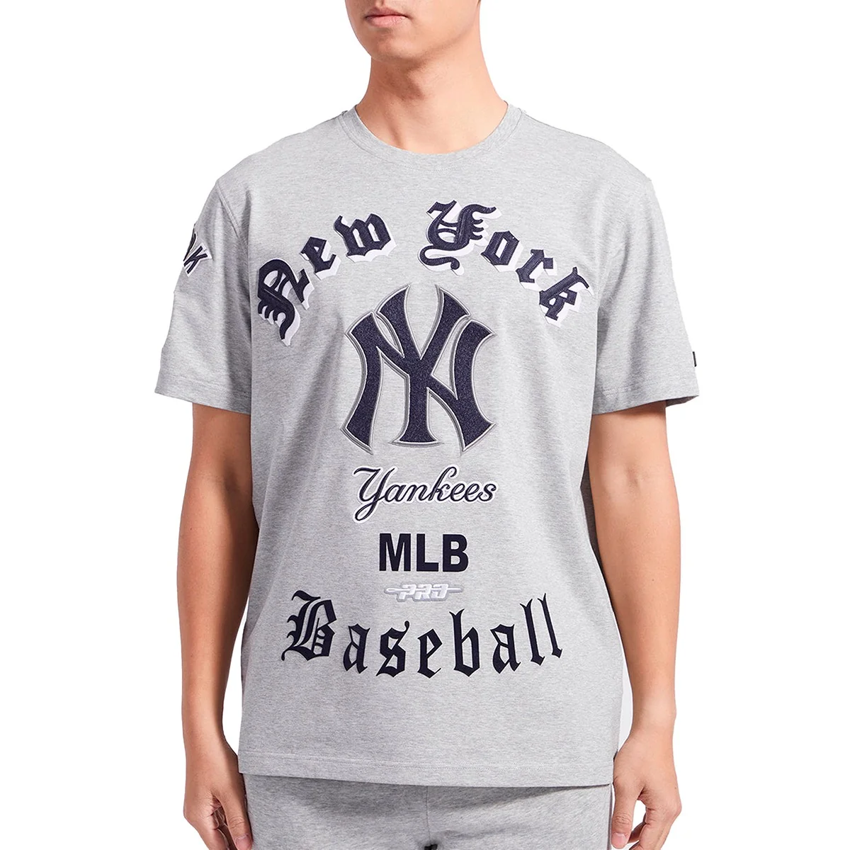 Playera Pro Standard New York Yankees Old English