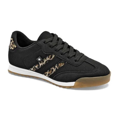 Tenis negros con detalles animal print