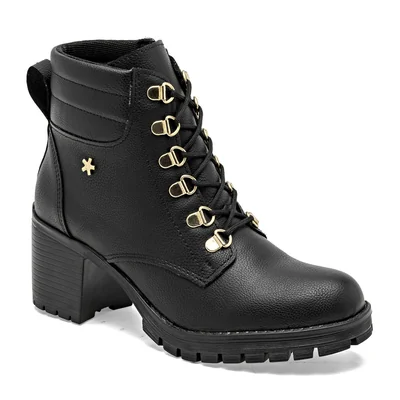 Bota con tacón y herrajes dorados color negro