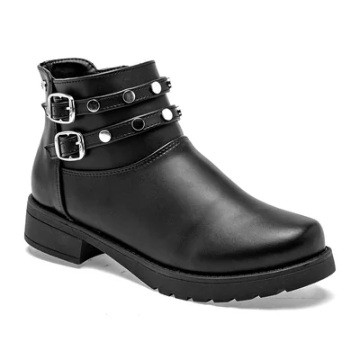 Botines negros con hebillas y tachuelas