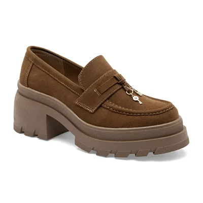 Mocasín de Plataforma con Hebilla Dorada