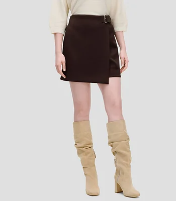 Falda Short Stretch Chocolate Con Hebilla Mujer