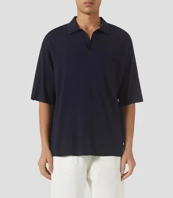 Playera tipo polo manga corta lisa con detalle decorativo a tono Hombre
