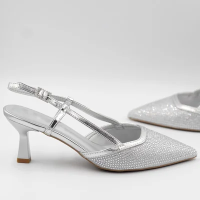 Zapatillas de tacón destalonados con pedrería