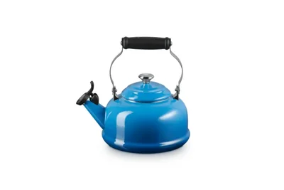 Tetera Le Creuset Marseille de 17 qt con silbato acero