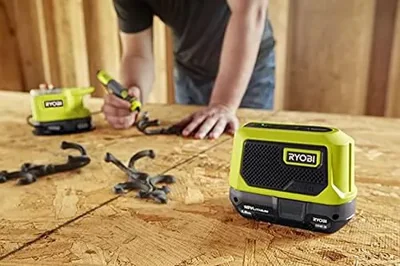 Bocina Bluetooth Ryobi One+ PAD02B compacto inalámbrico de 18 V