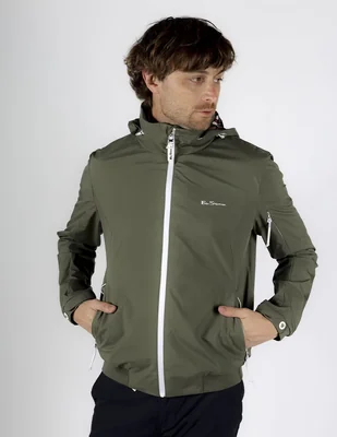 Chamarra rompevientos Ben Sherman capucha y bolsa para hombre