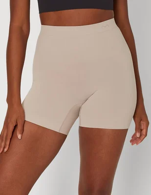 Faja tipo short maidenform con compresión media para mujer