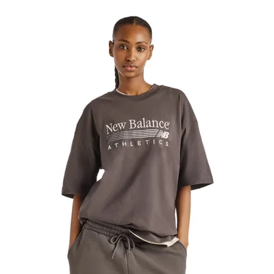 Playera New Balance Trackside Oversized