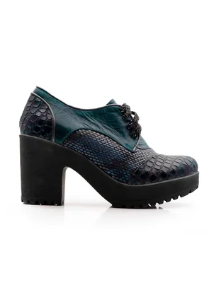 Zapatilla de piel