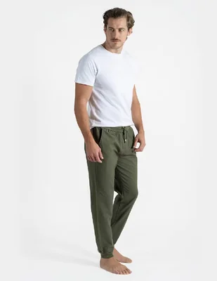 Jogger regular con bolsillos para hombre