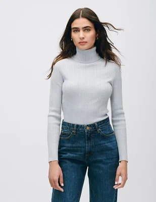 Suéter cuello tortuga para mujer