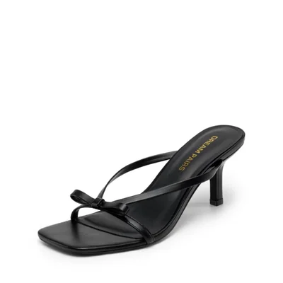 Sandalia DREAM PAIRS 8.5 negra con lazo y tacón gatito