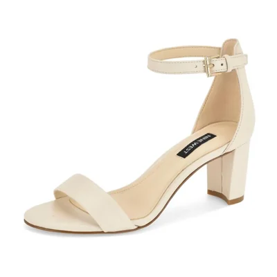 Sandalia Nine West Pruce de Cuero Color Crema con Tacón de 7 cm