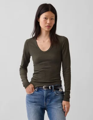 Playera manga larga cuello V para mujer
