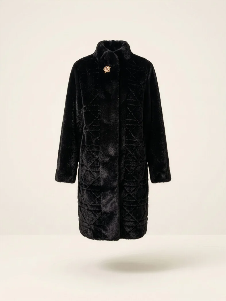 Abrigo Negro Con Broche MUSSI