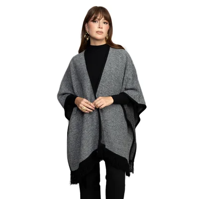 Capa  para Dama con Flecos en tejido de punto  Gris y Negro | Unitalla