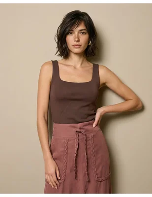 Top cuello (si aplica) Cuadrado escote (si aplica) Cuadrado tirante (si aplica) Sin tirantes