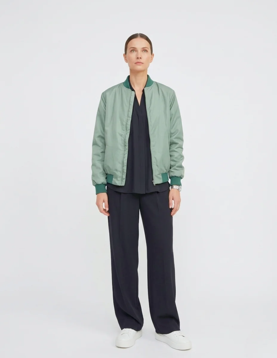 Chamarra bomber Pistacia para dama, colección PV26