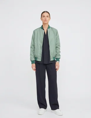 Chamarra bomber Pistacia para dama, colección PV26