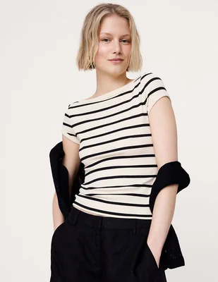 Playera manga corta cuello ojal para mujer