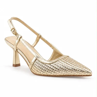Zapato de tacón slingback con textura trenzada