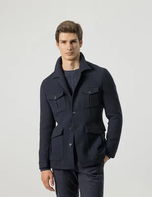 Abrigo con bolsillos para hombre