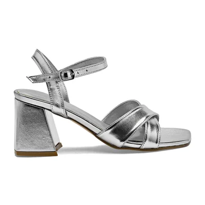Zapatlla fiesta para Mujer marca First Avenue Plata cod. 147476
