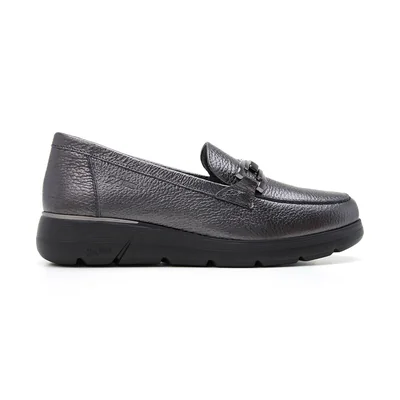 Mocasín Gris Metalizado 24 Hrs con Aplicación Herraje para Mujer