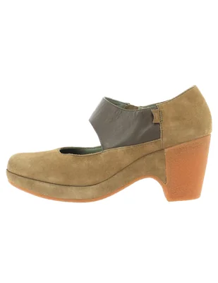 Zapatilla de piel tiramisu